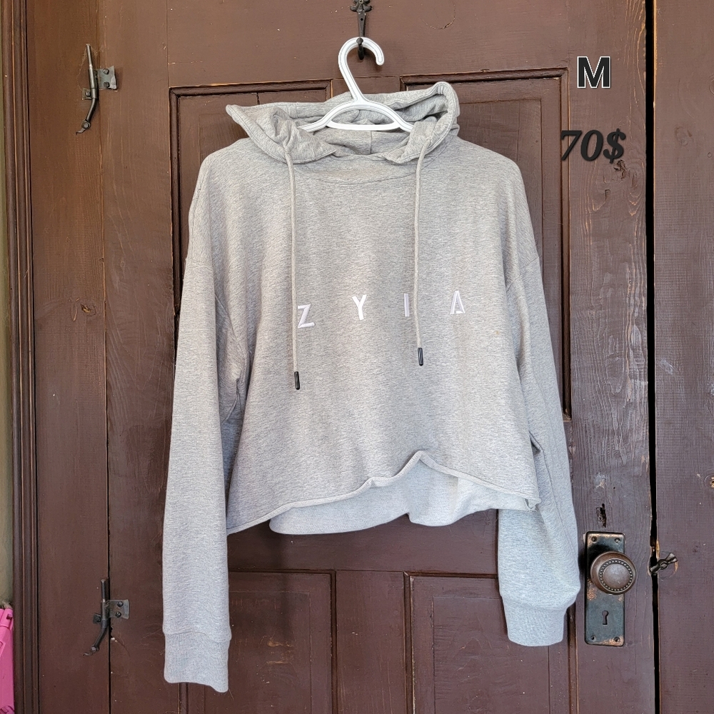 Zyia crop hoodie